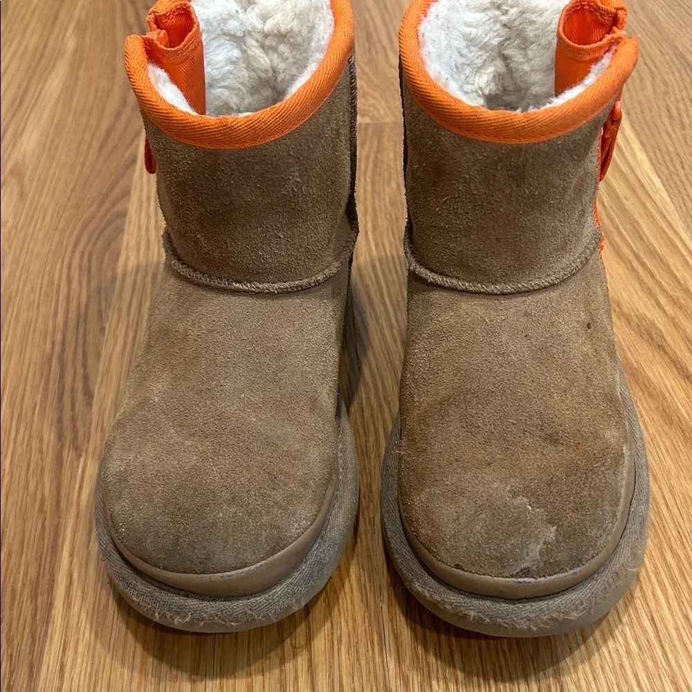 UGG Kids Tan and Orange zip ankle Boots chest nut / preowned